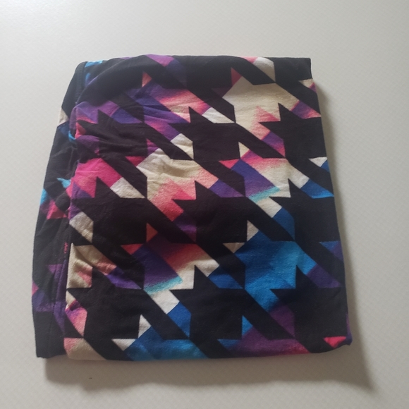 New Super Soft Patterned Tights/Capris - Picture 2 of 5